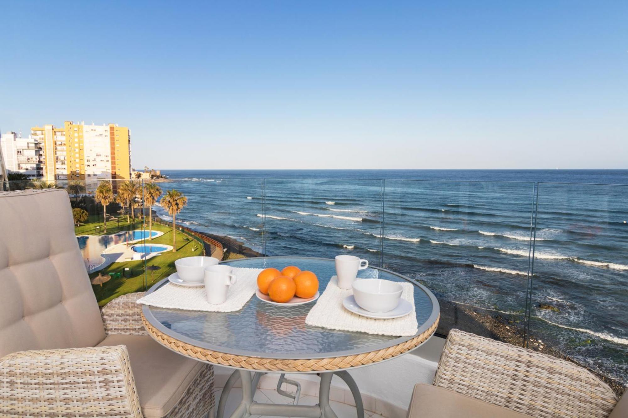 Appartamento 1 Line Beachfront With Stunning Sea View